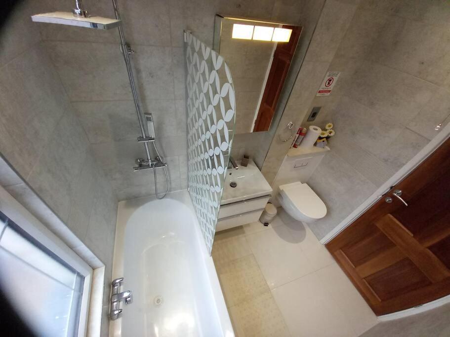 סאות'אנד און סי Luxury Holiday Home, Near Beach מראה חיצוני תמונה