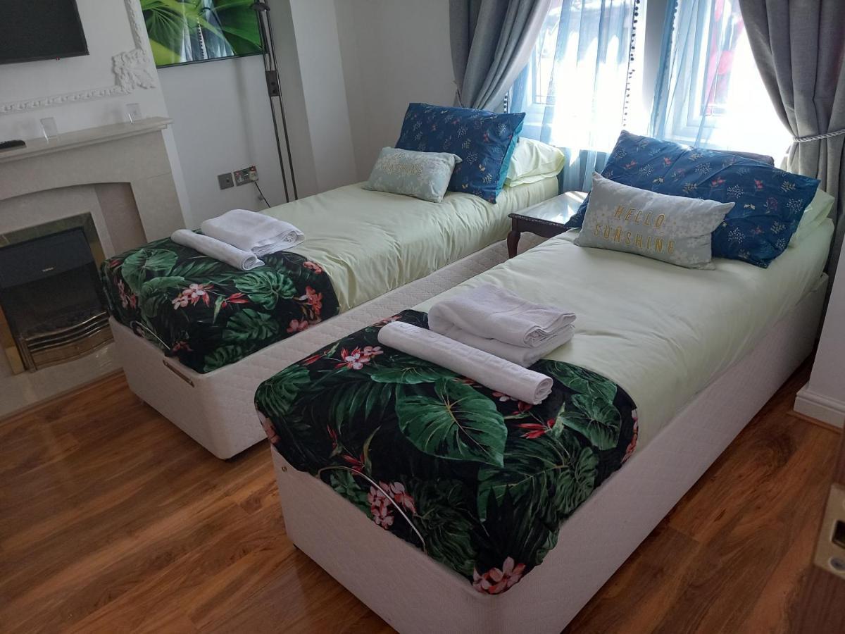 סאות'אנד און סי Luxury Holiday Home, Near Beach מראה חיצוני תמונה