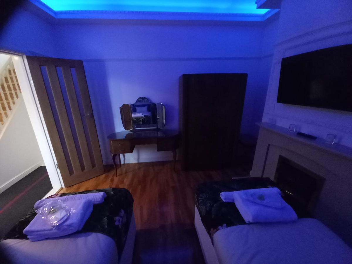 סאות'אנד און סי Luxury Holiday Home, Near Beach מראה חיצוני תמונה