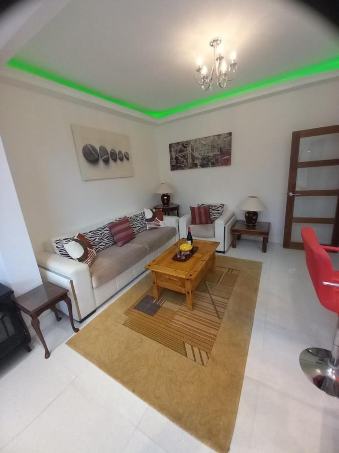 סאות'אנד און סי Luxury Holiday Home, Near Beach מראה חיצוני תמונה
